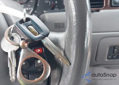 2000 Lincoln Town Car Executive from USA, damaged, VIN 1LNHM81W9YY820577